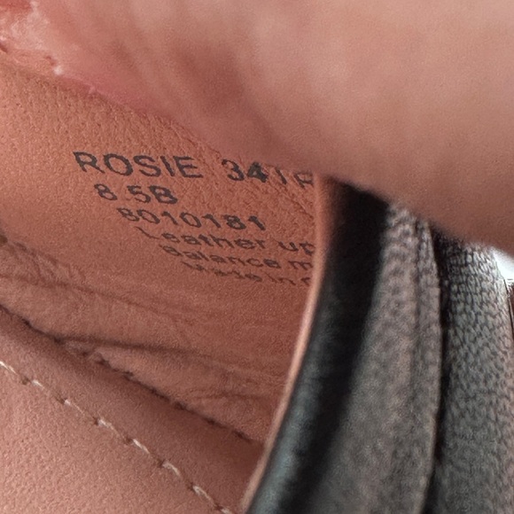 Taryn Rose Womens Rosie Leather Flats 8.5 Black Slip On Weatherproof - Picture 10 of 10